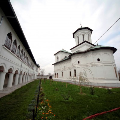 Biserica Sfintei Mănăstiri Mamu Biserica Sfintei Mănăstiri Mamu