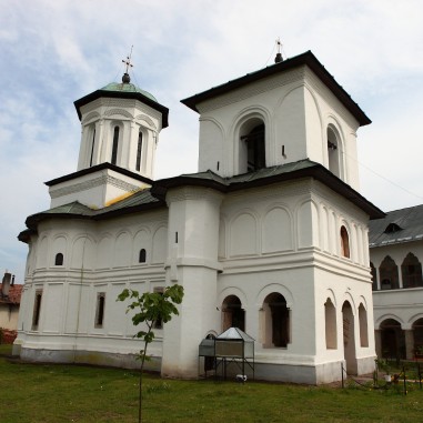Biserica Sfintei Mănăstiri Mamu